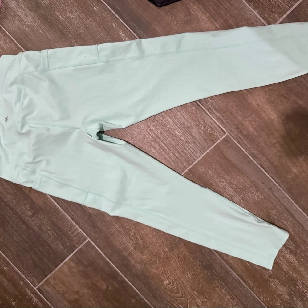 GAIAM Green Leggings Soft Material Tapered Ankles